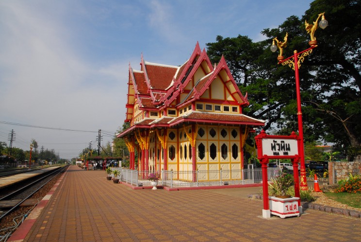 Stasiun Kereta Unik