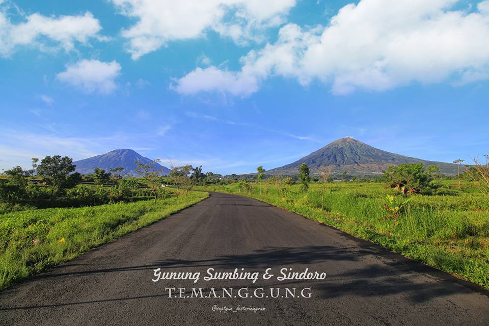 Gunung Kembar dan Matahari