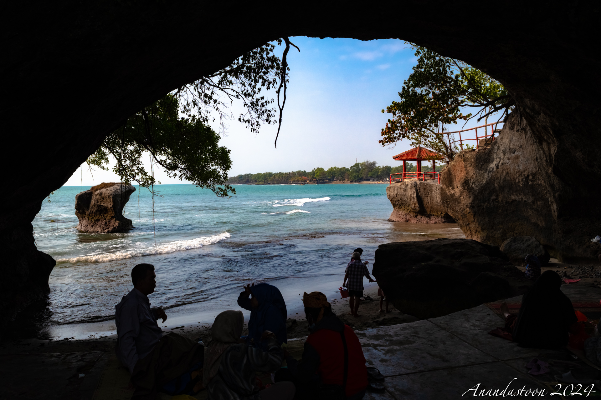 Pantai Karang Bolong