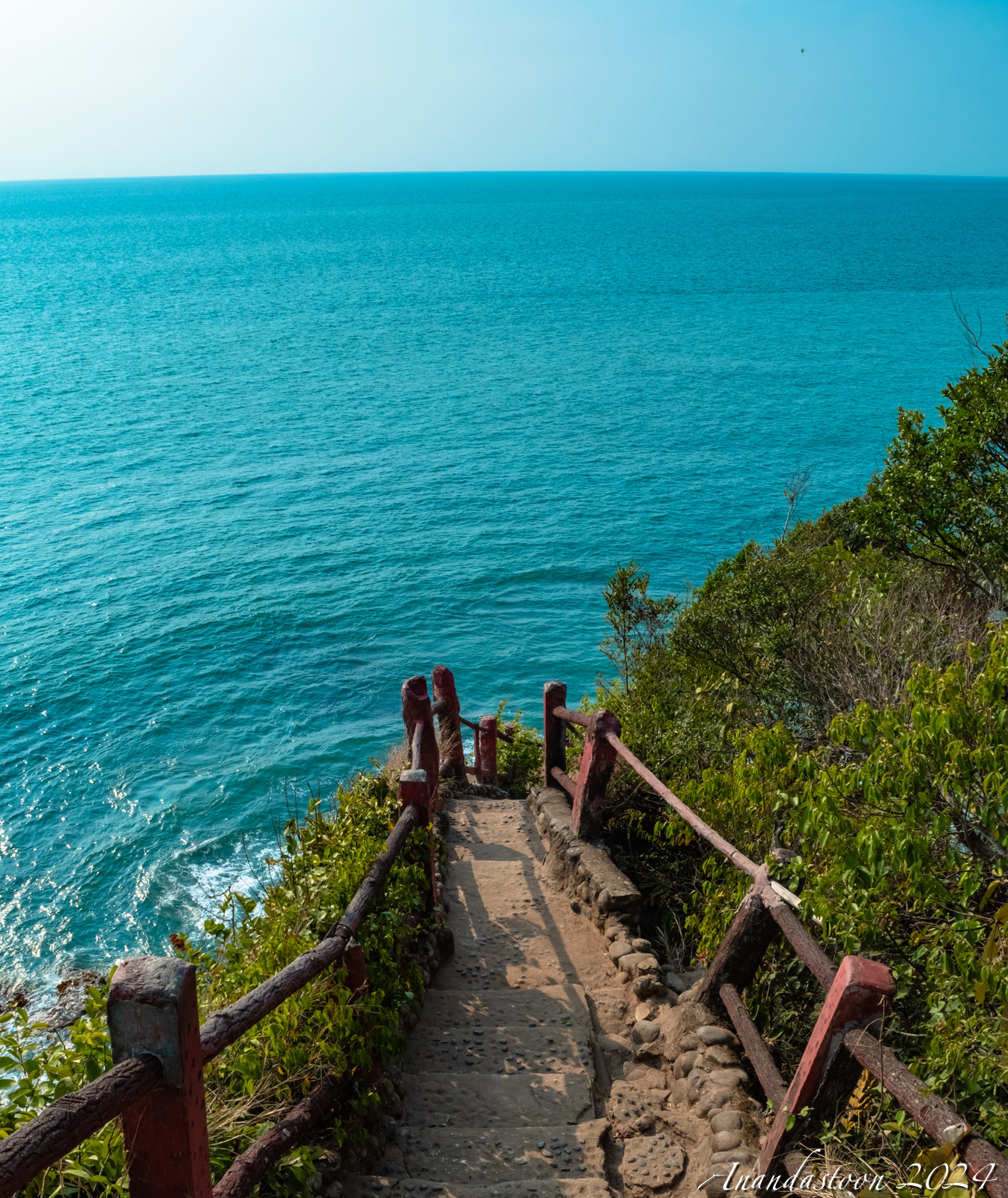 Pantai Karang Bolong