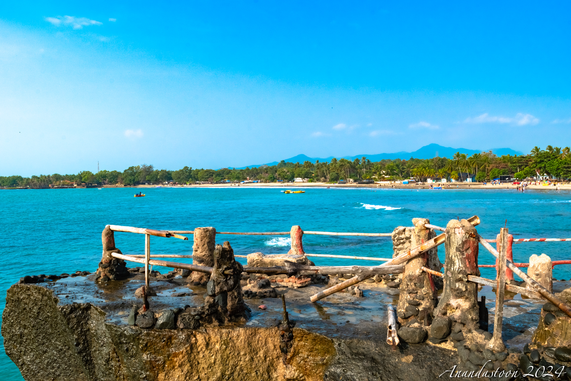 Pantai Karang Bolong