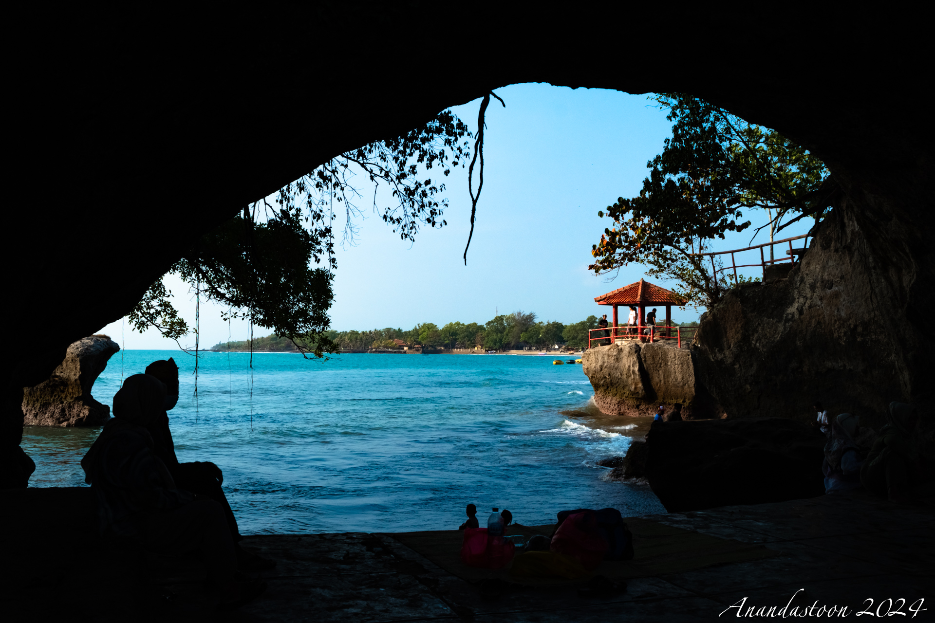 Pantai Karang Bolong