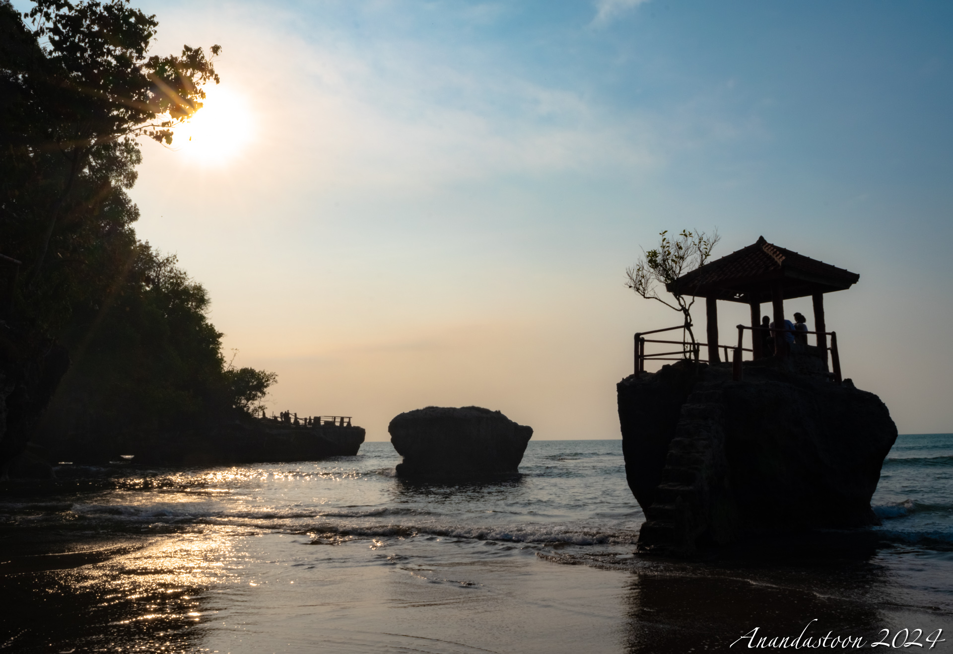 Pantai Karang Bolong